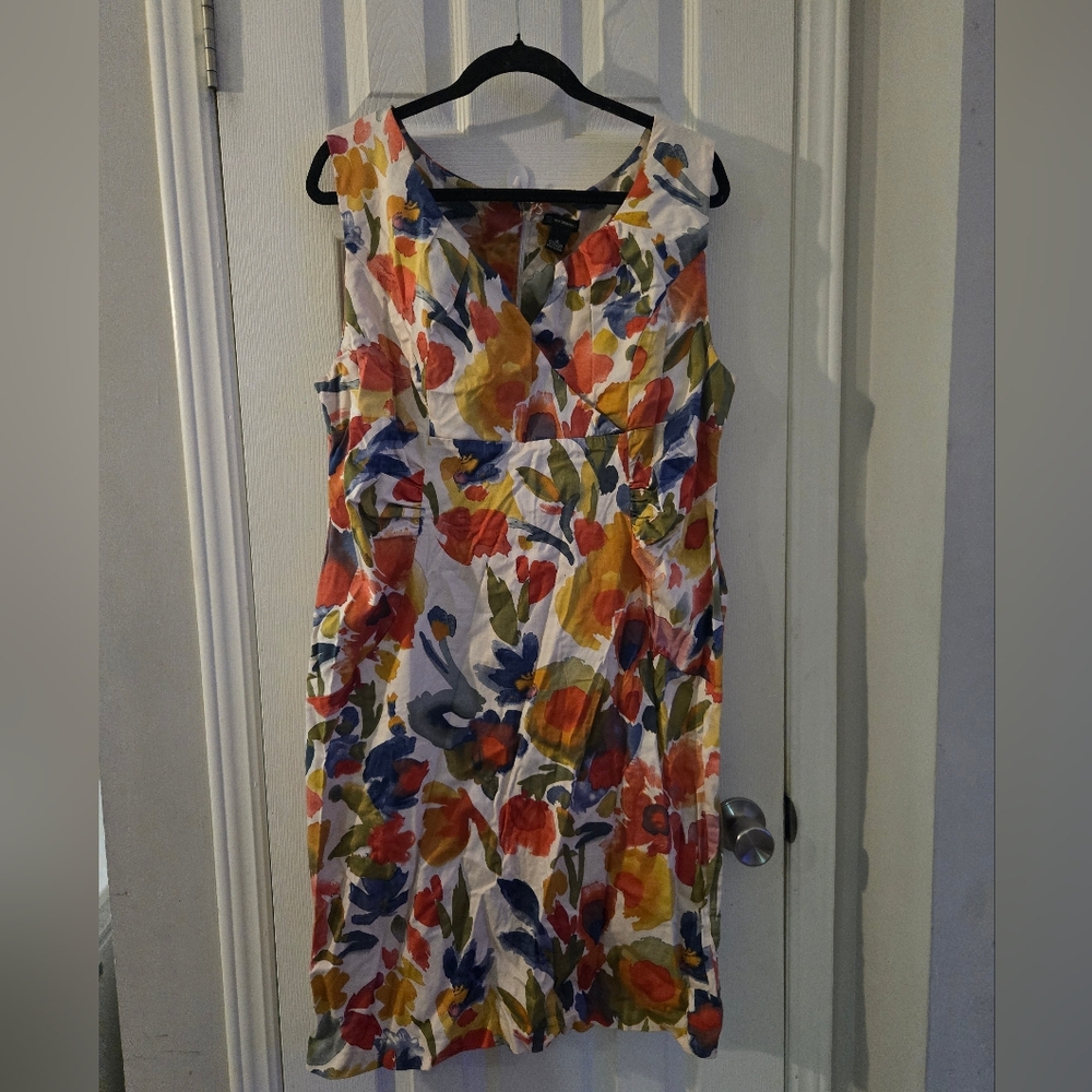 Sleeveless Floral Sheath Dress in Multicolor
